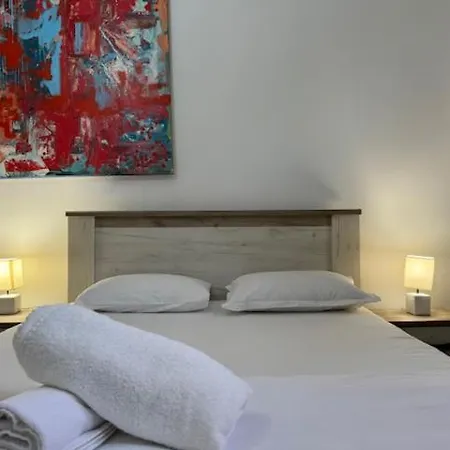 Joy Ungureanu 6b شقة *