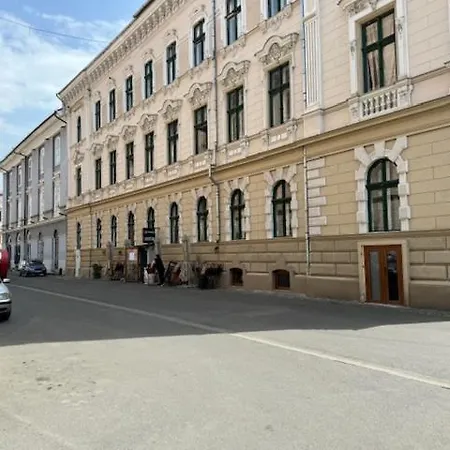 Joy Ungureanu 6b شقة *