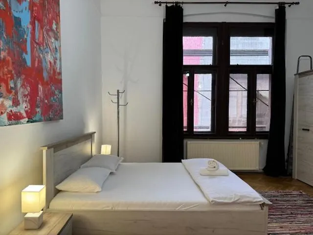 Joy Ungureanu 6b Apartment *