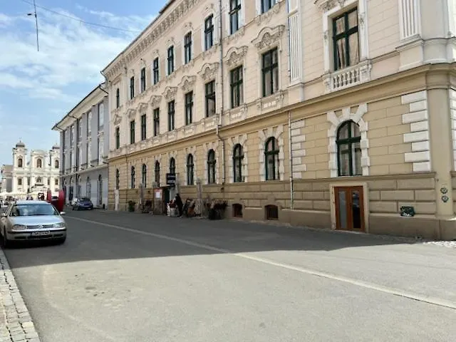 Joy Ungureanu 6b Apartment *