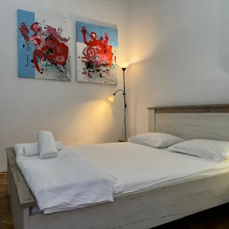 Joy Ungureanu 6b Appartement *